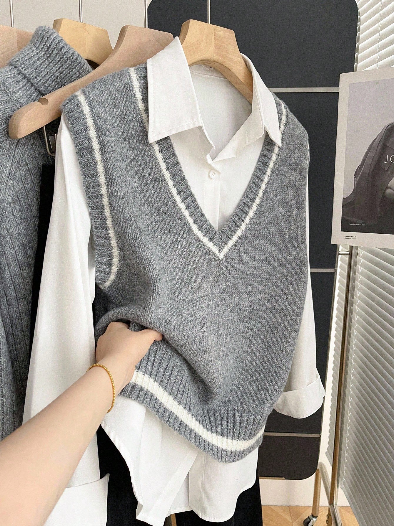 Contrast Trim V Neck Sleeveless Knit Vest