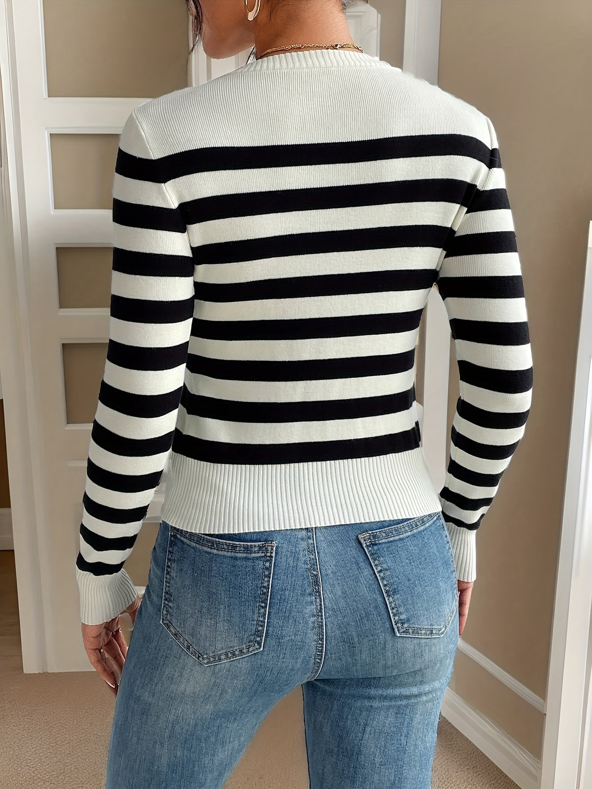 Fitted Stripe Crew Neck Knit Top