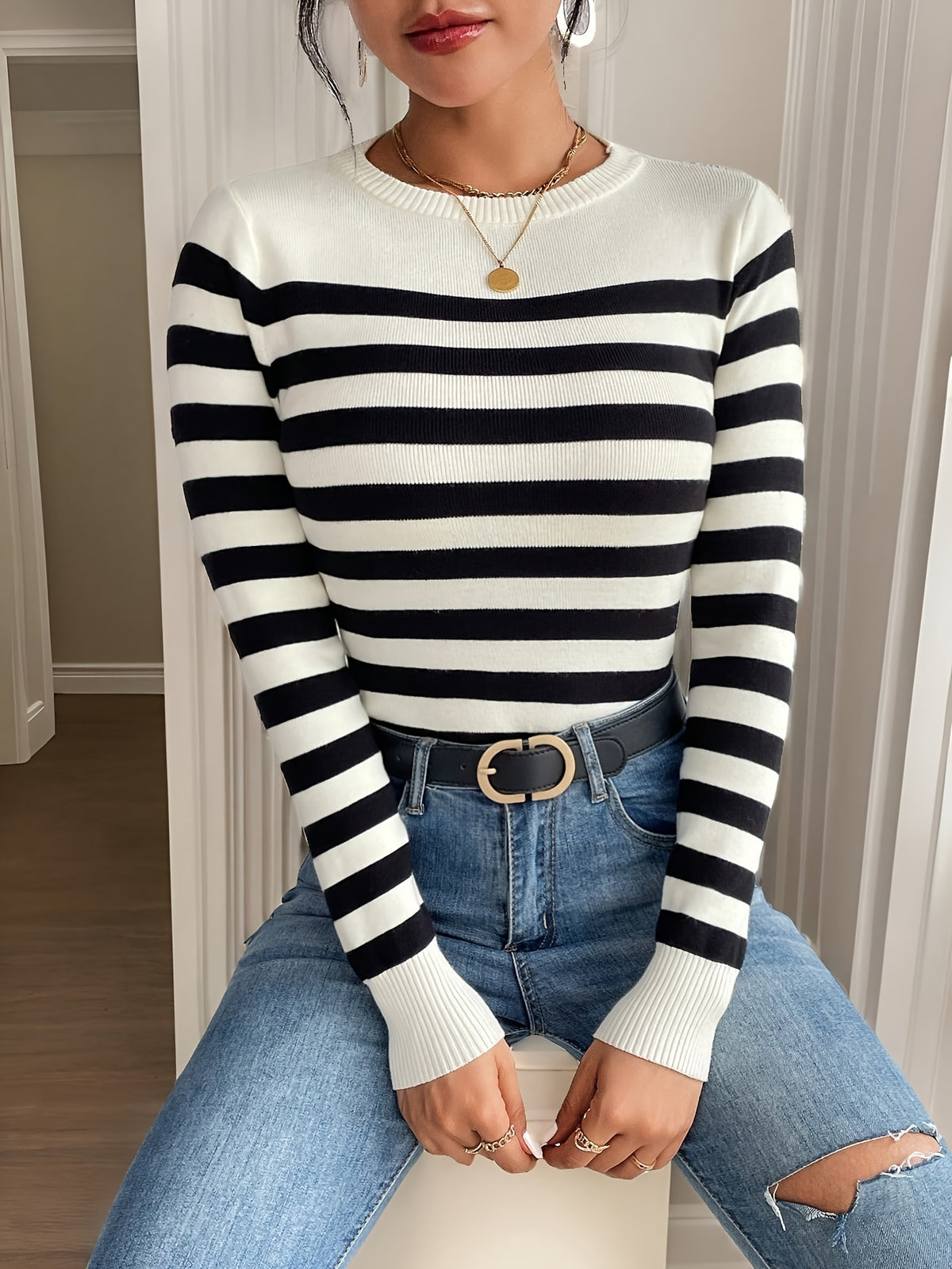 Fitted Stripe Crew Neck Knit Top