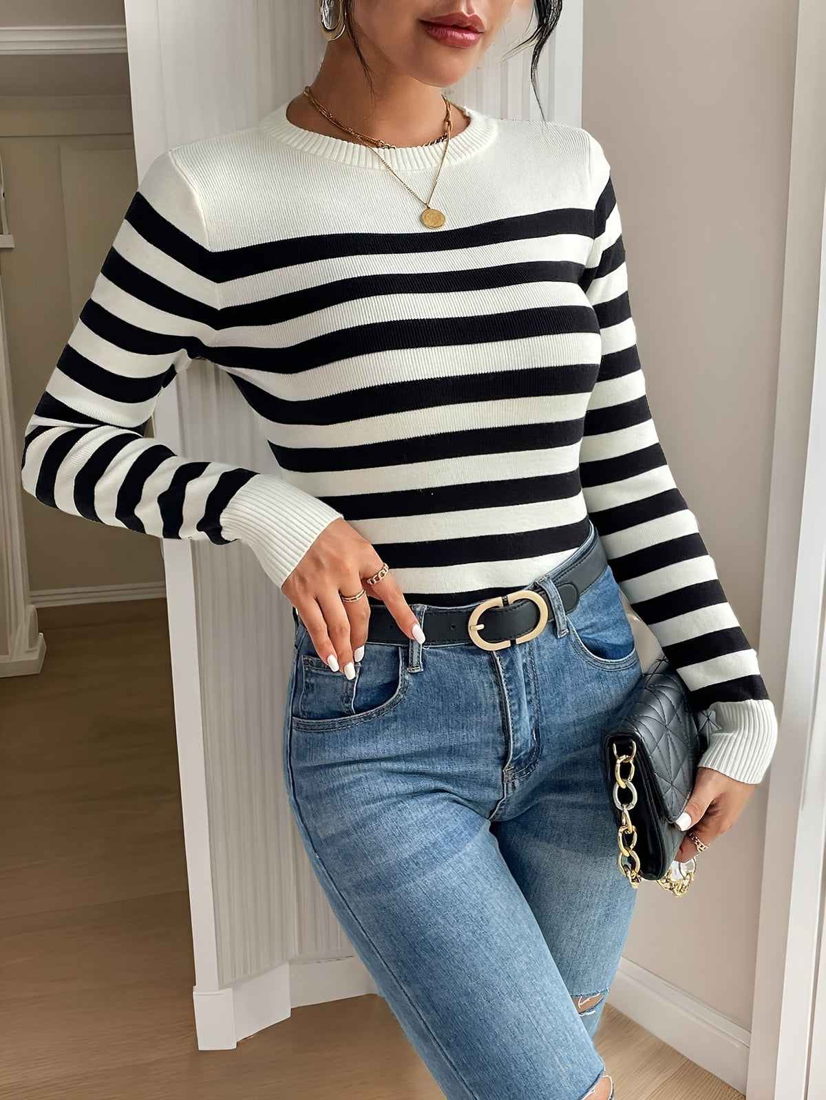 Fitted Stripe Crew Neck Knit Top