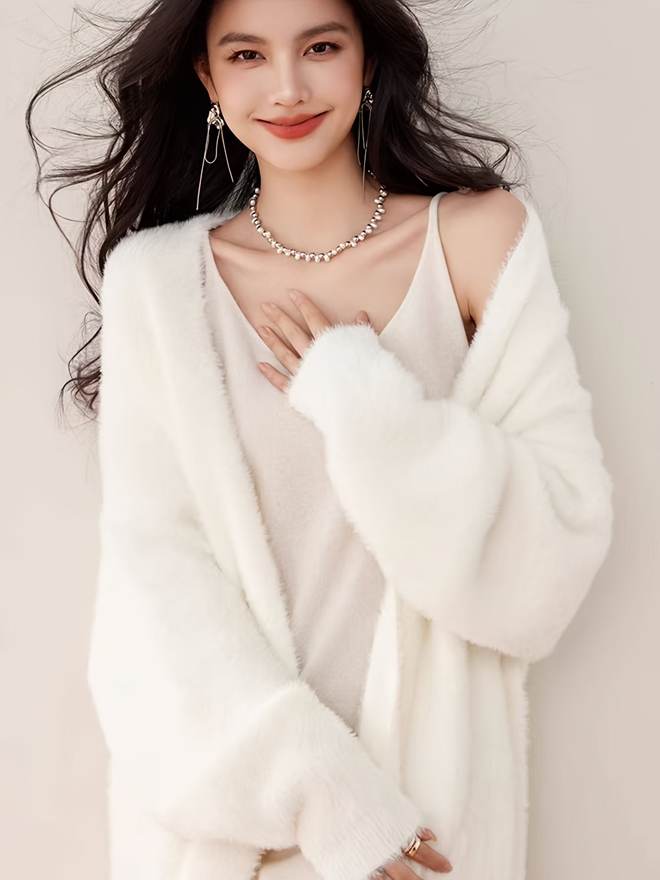 2025 Autumn/Winter New Arrival Mid-Length Buttonless Outerwear, Women's Fashion Korean Style Petite Lazy Look Faux Mink Soft White Cardigan