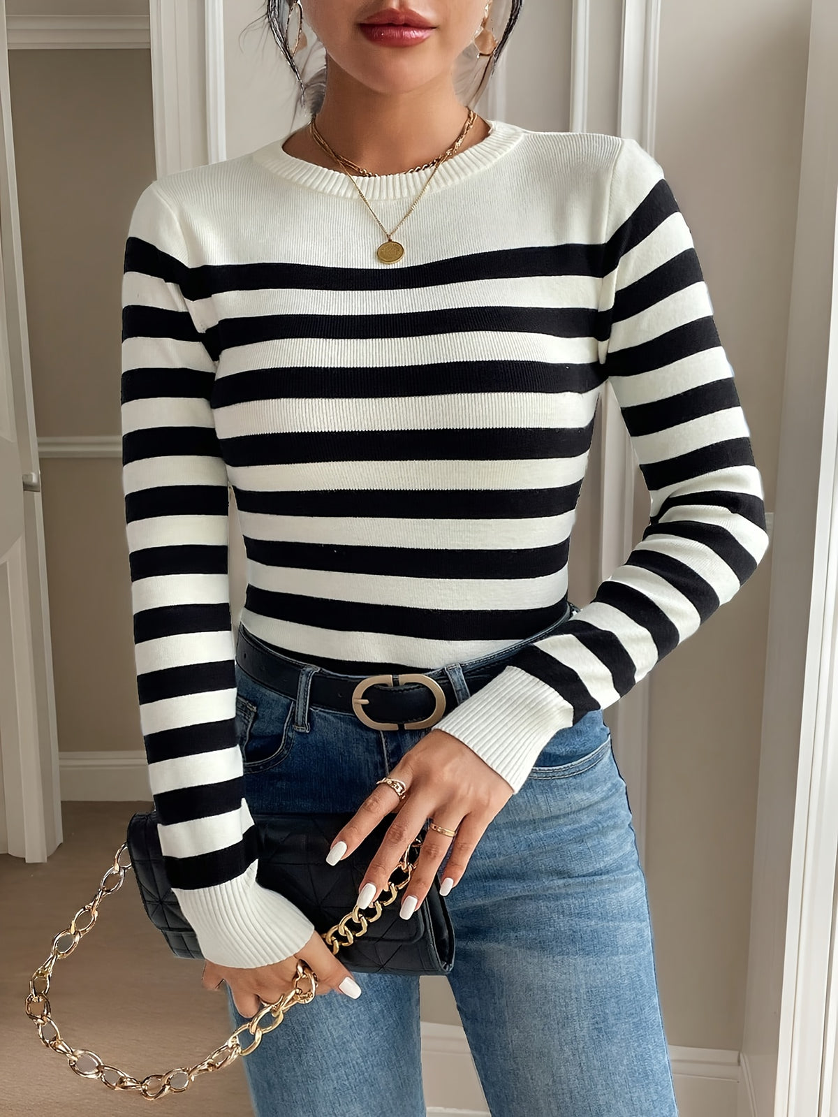 Fitted Stripe Crew Neck Knit Top